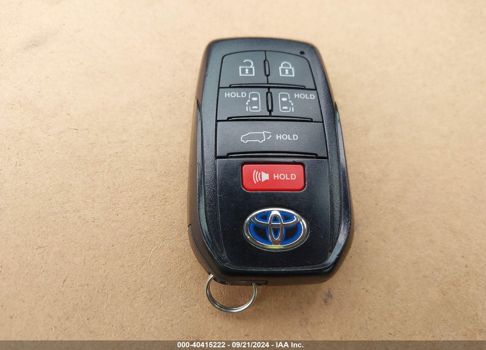 2022 TOYOTA SIENNA XLE VIN: 5TDYRKEC8NS107809