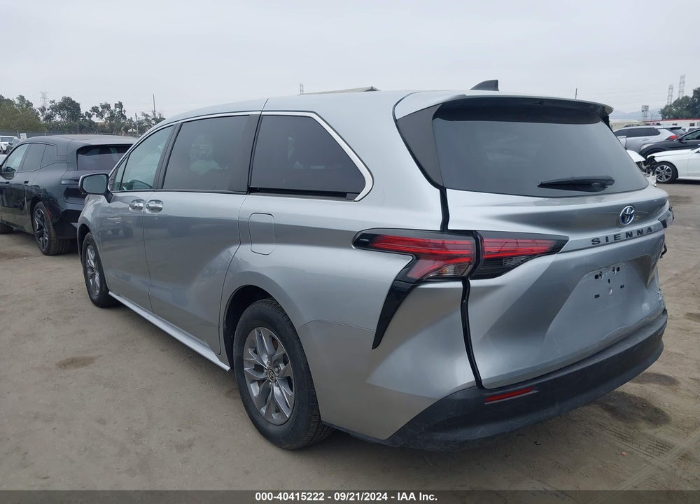 2022 TOYOTA SIENNA XLE VIN: 5TDYRKEC8NS107809