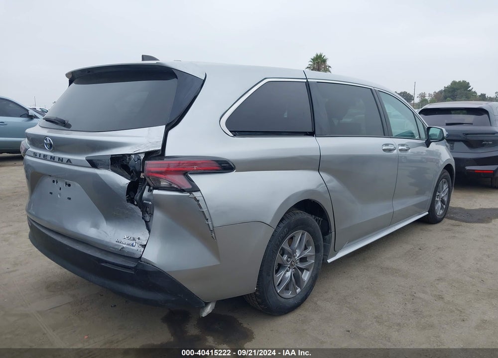 2022 TOYOTA SIENNA XLE VIN: 5TDYRKEC8NS107809