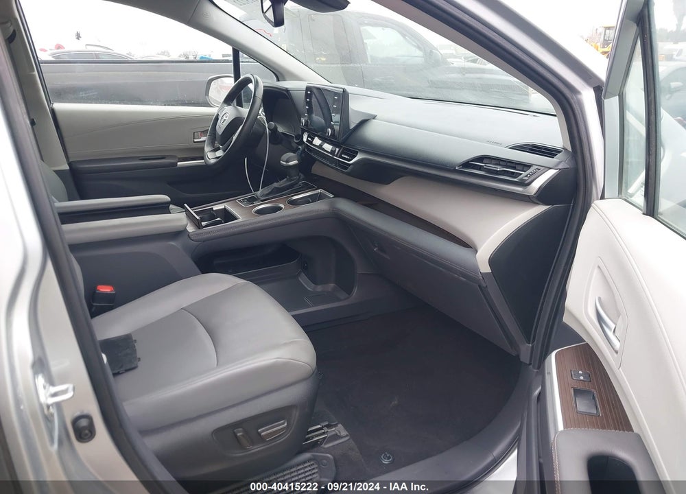 2022 TOYOTA SIENNA XLE VIN: 5TDYRKEC8NS107809