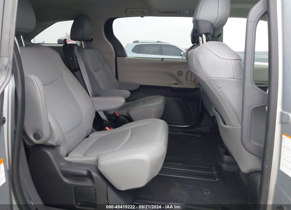 2022 TOYOTA SIENNA XLE VIN: 5TDYRKEC8NS107809