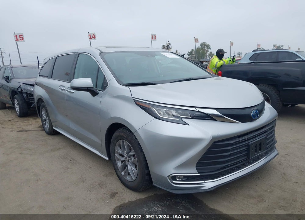 2022 TOYOTA SIENNA XLE VIN: 5TDYRKEC8NS107809