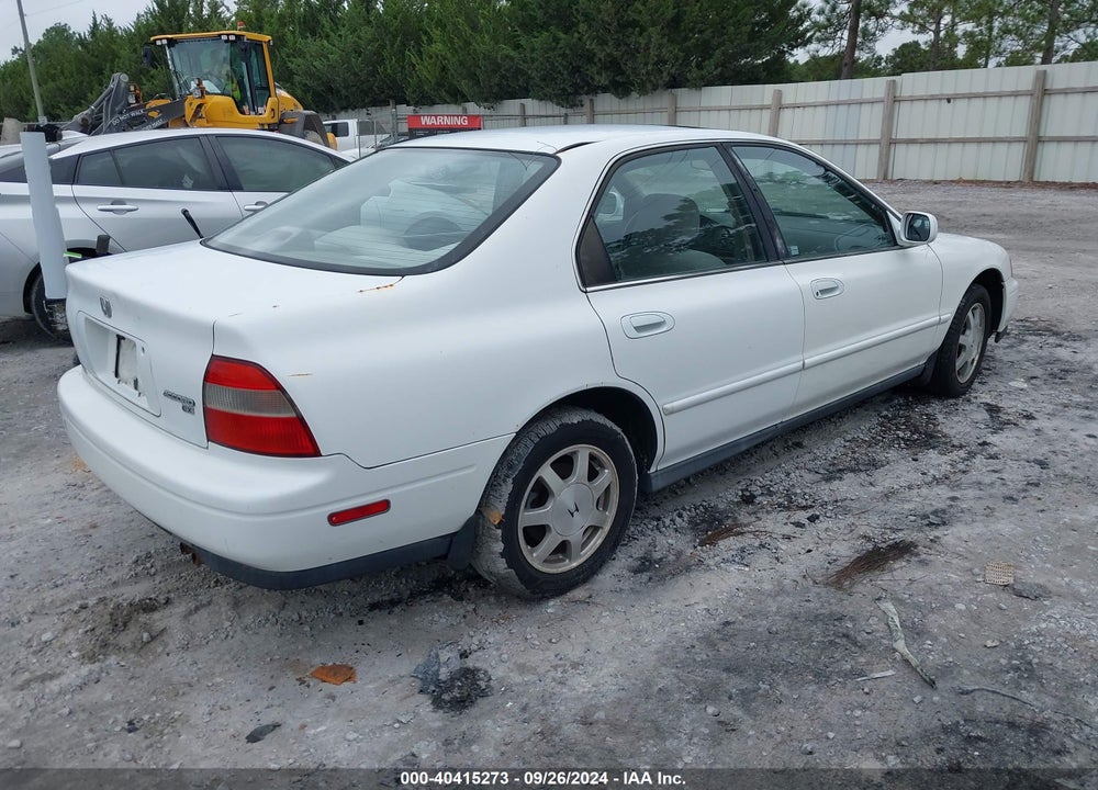 1995 HONDA ACCORD EX VIN: 1HGCD5658SA039628