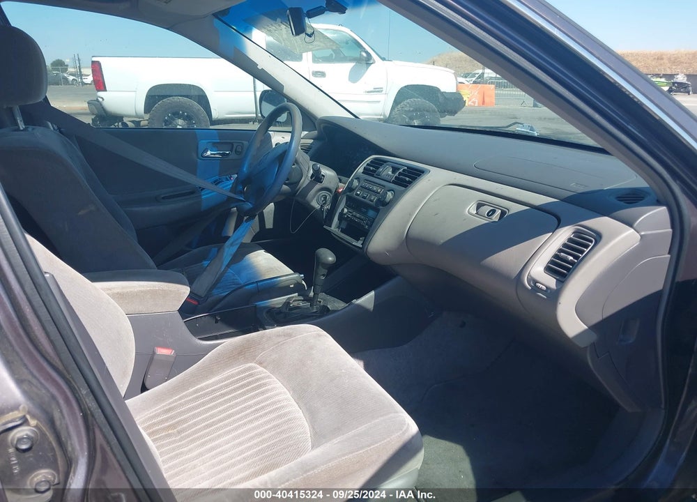 1998 HONDA ACCORD LX VIN: 1HGCG5640WA268535