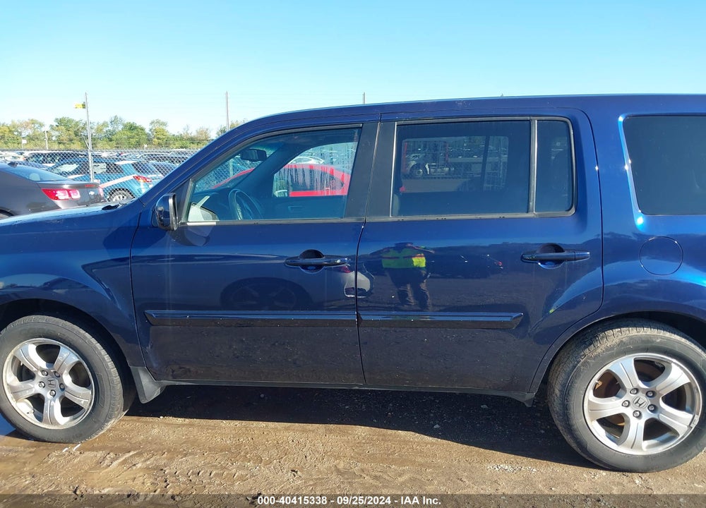 2015 HONDA PILOT EX-L VIN: 5FNYF4H74FB039887
