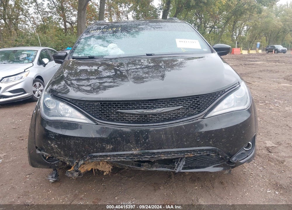 2019 CHRYSLER PACIFICA TOURING L VIN: 2C4RC1BG7KR627530