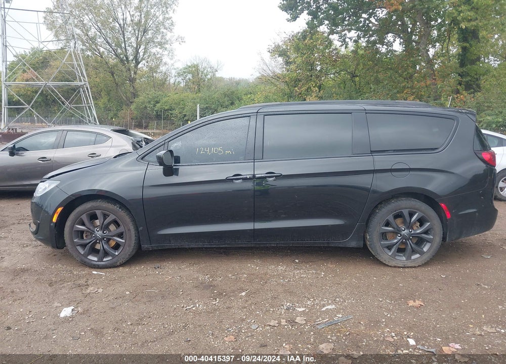 2019 CHRYSLER PACIFICA TOURING L VIN: 2C4RC1BG7KR627530