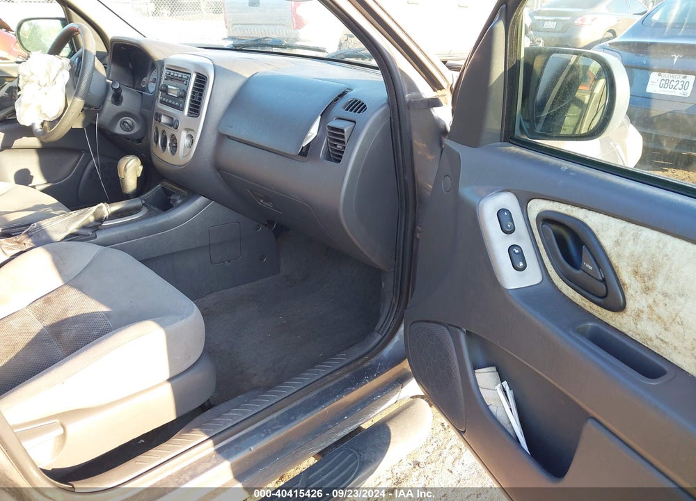 2005 FORD ESCAPE XLT VIN: 1FMYU03165KC44075