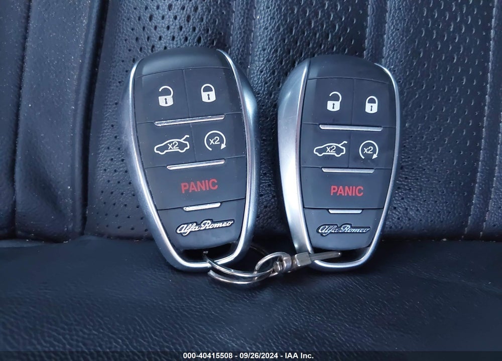 2022 ALFA ROMEO GIULIA VELOCE AWD VIN: ZARFANBN4N7656235
