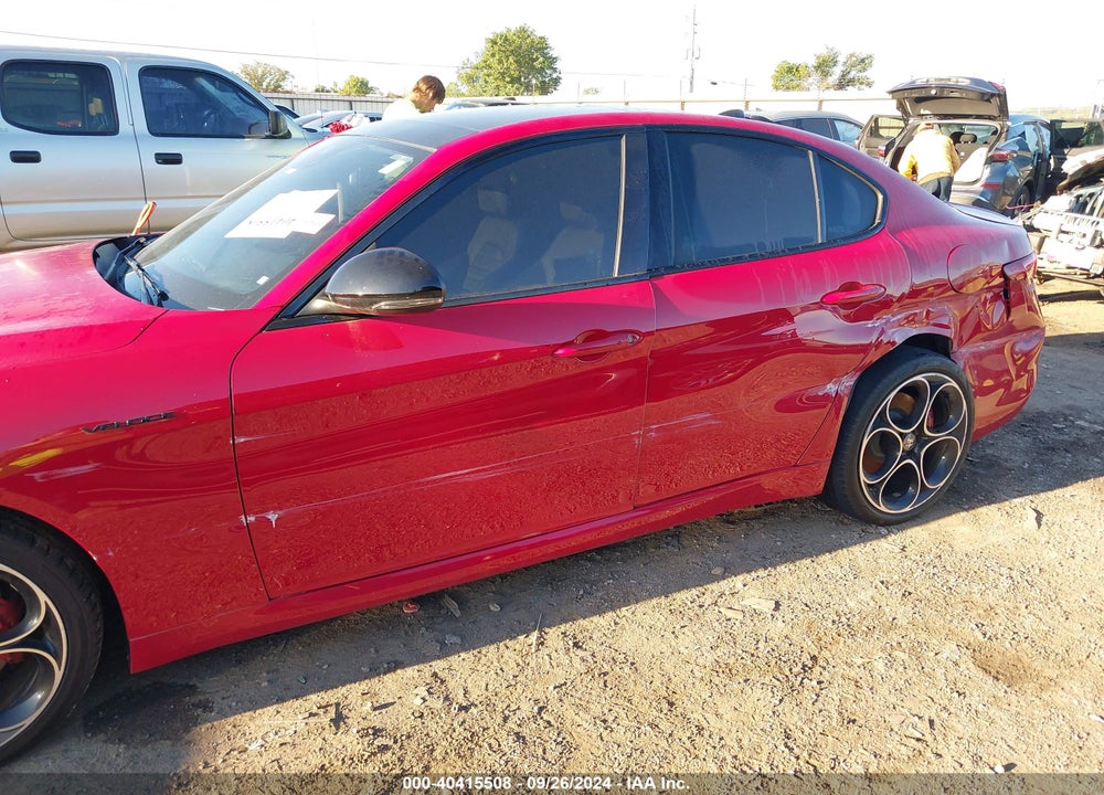 2022 ALFA ROMEO GIULIA VELOCE AWD VIN: ZARFANBN4N7656235