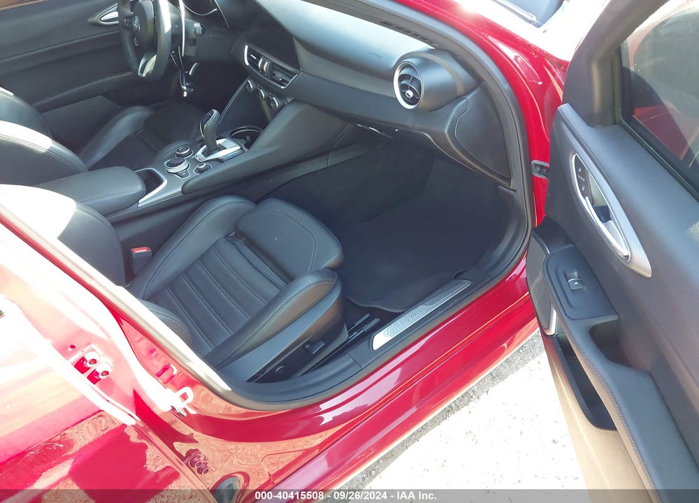 2022 ALFA ROMEO GIULIA VELOCE AWD VIN: ZARFANBN4N7656235