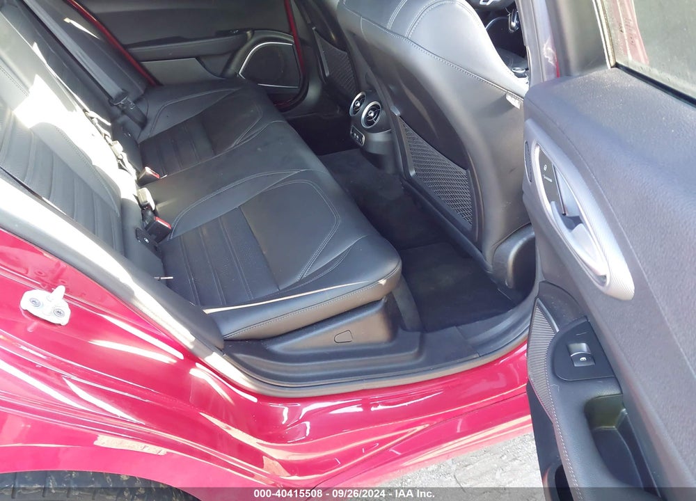 2022 ALFA ROMEO GIULIA VELOCE AWD VIN: ZARFANBN4N7656235