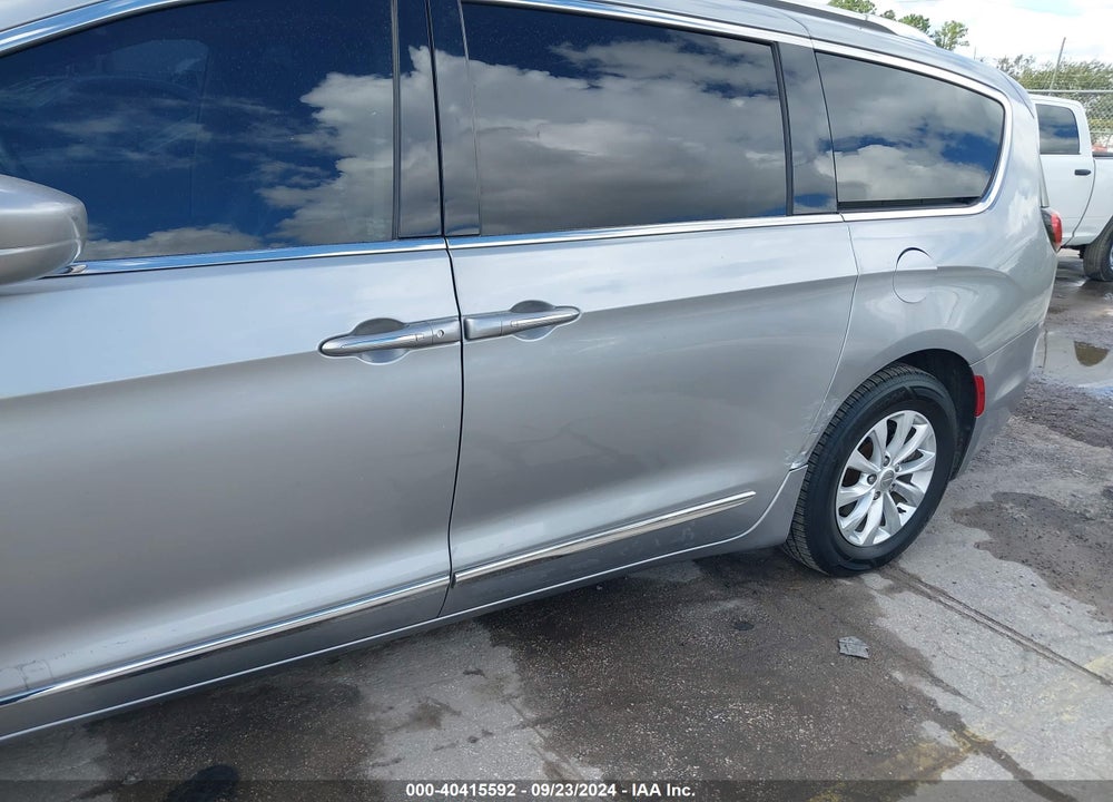 2019 CHRYSLER PACIFICA TOURING L VIN: 2C4RC1BG0KR594015