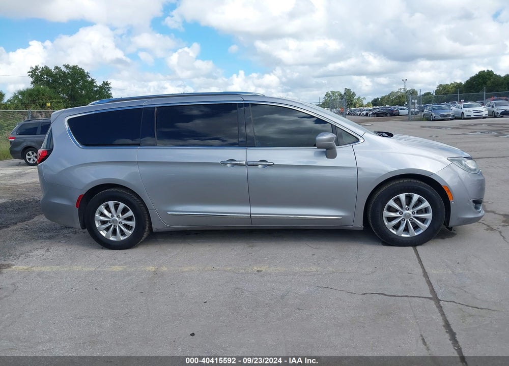 2019 CHRYSLER PACIFICA TOURING L VIN: 2C4RC1BG0KR594015