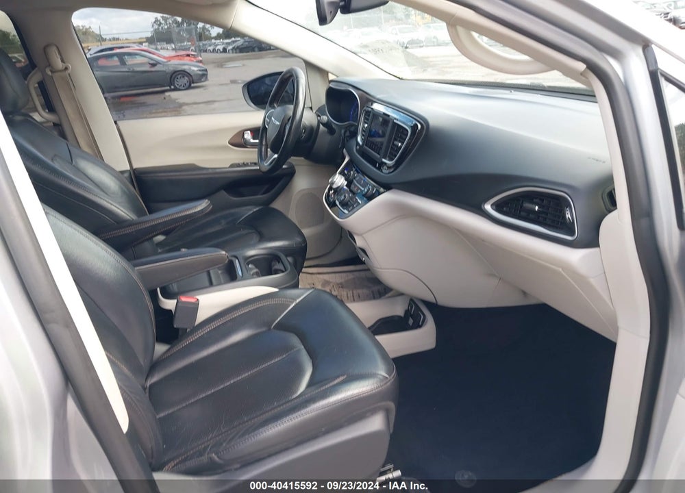 2019 CHRYSLER PACIFICA TOURING L VIN: 2C4RC1BG0KR594015