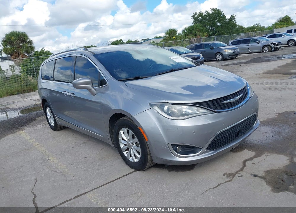 2019 CHRYSLER PACIFICA TOURING L VIN: 2C4RC1BG0KR594015