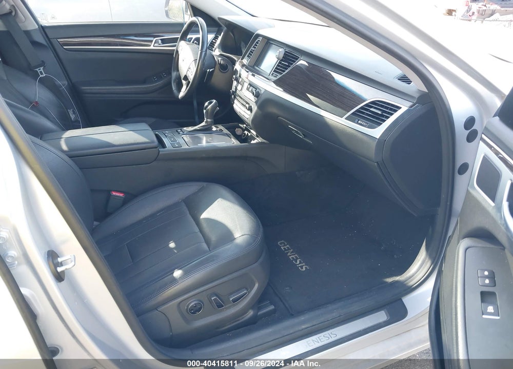 2017 GENESIS G80 3.8 VIN: KMHGN4JE4HU193979