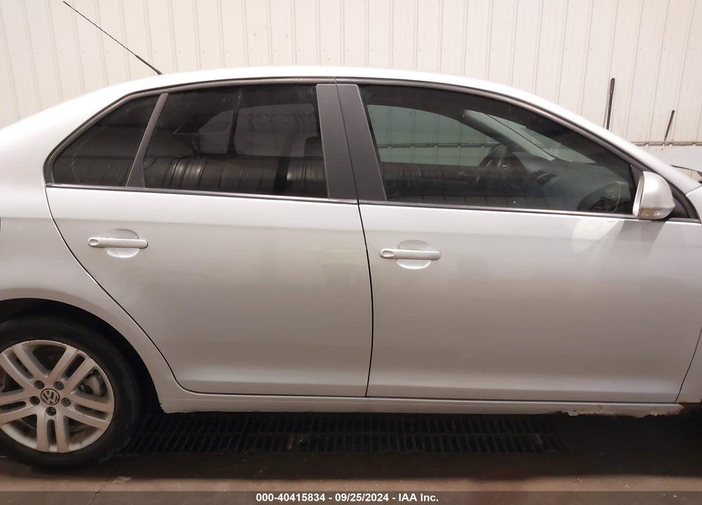 2008 VOLKSWAGEN JETTA VIN: 3VWJM71K68M196694