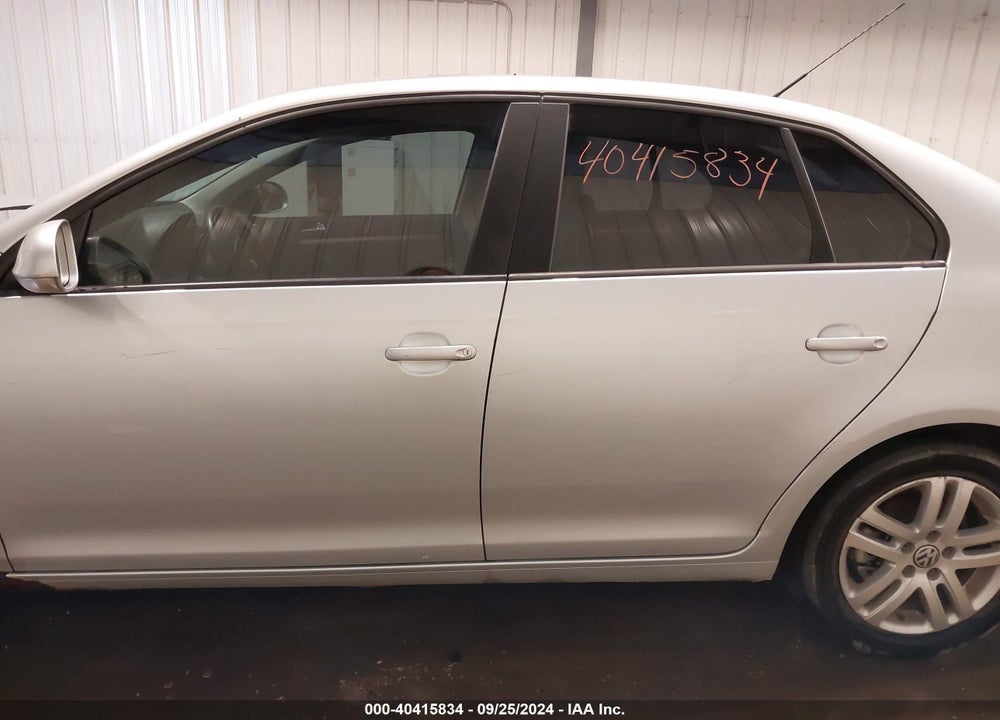 2008 VOLKSWAGEN JETTA VIN: 3VWJM71K68M196694