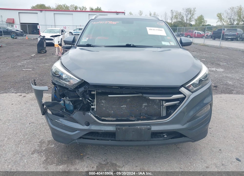 2017 HYUNDAI TUCSON SE VIN: KM8J3CA46HU497876