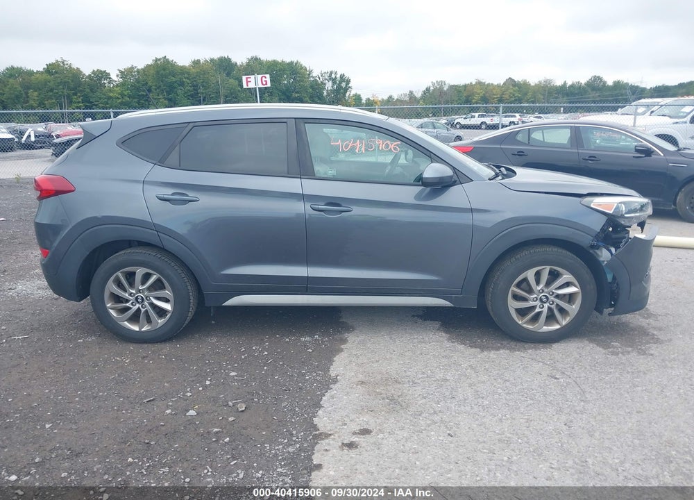 2017 HYUNDAI TUCSON SE VIN: KM8J3CA46HU497876