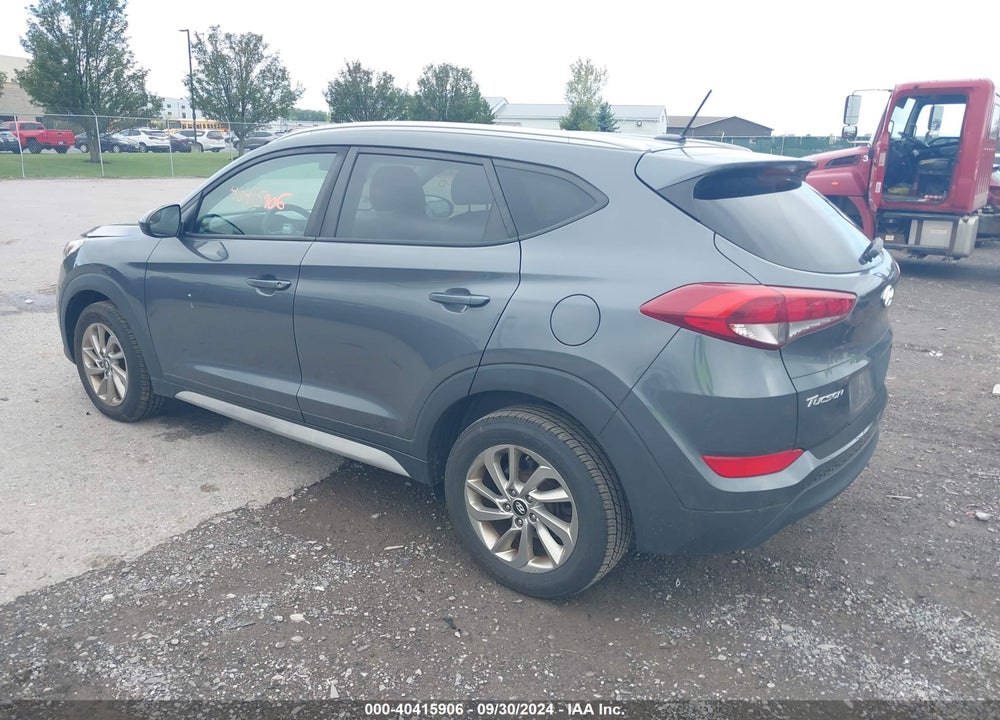 2017 HYUNDAI TUCSON SE VIN: KM8J3CA46HU497876