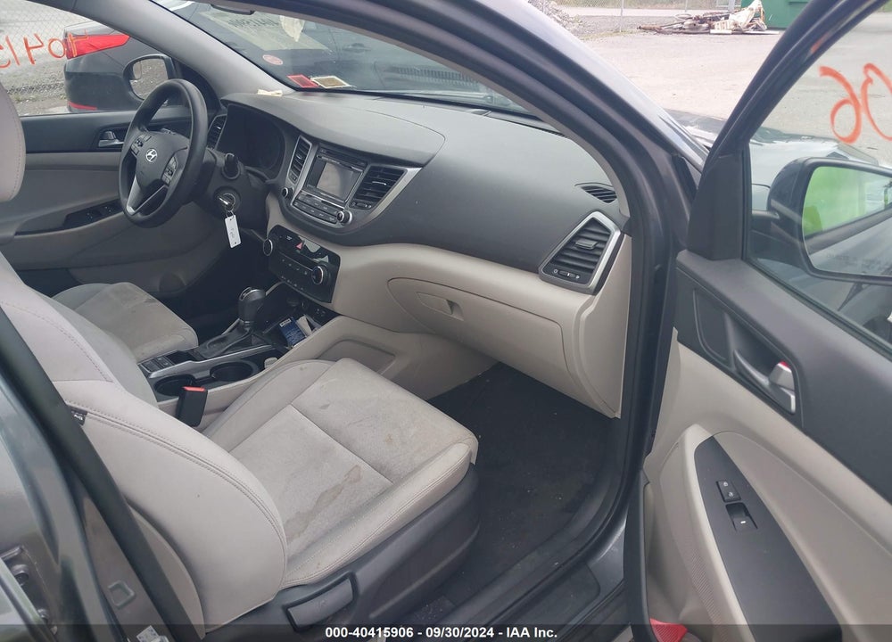 2017 HYUNDAI TUCSON SE VIN: KM8J3CA46HU497876