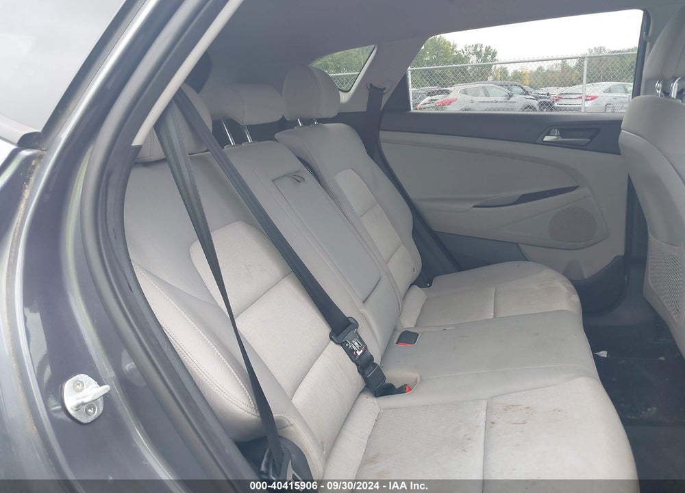 2017 HYUNDAI TUCSON SE VIN: KM8J3CA46HU497876