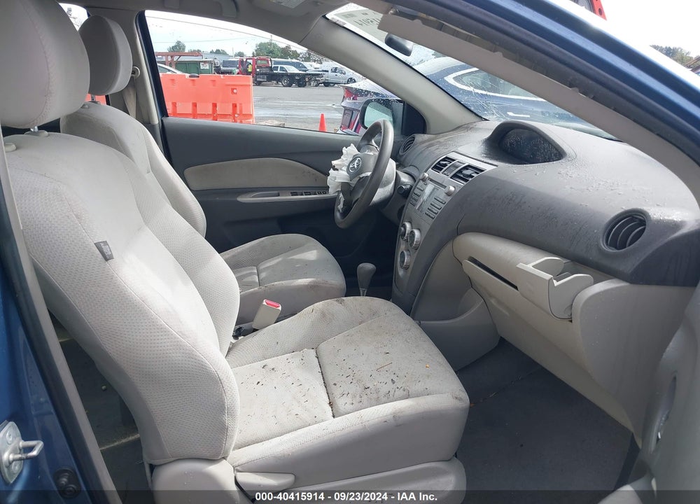 2011 TOYOTA YARIS VIN: JTDBT4K31B4081052