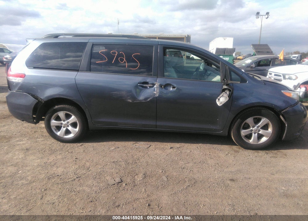2013 TOYOTA SIENNA LE V6 8 PASSENGER VIN: 5TDKK3DC4DS323737
