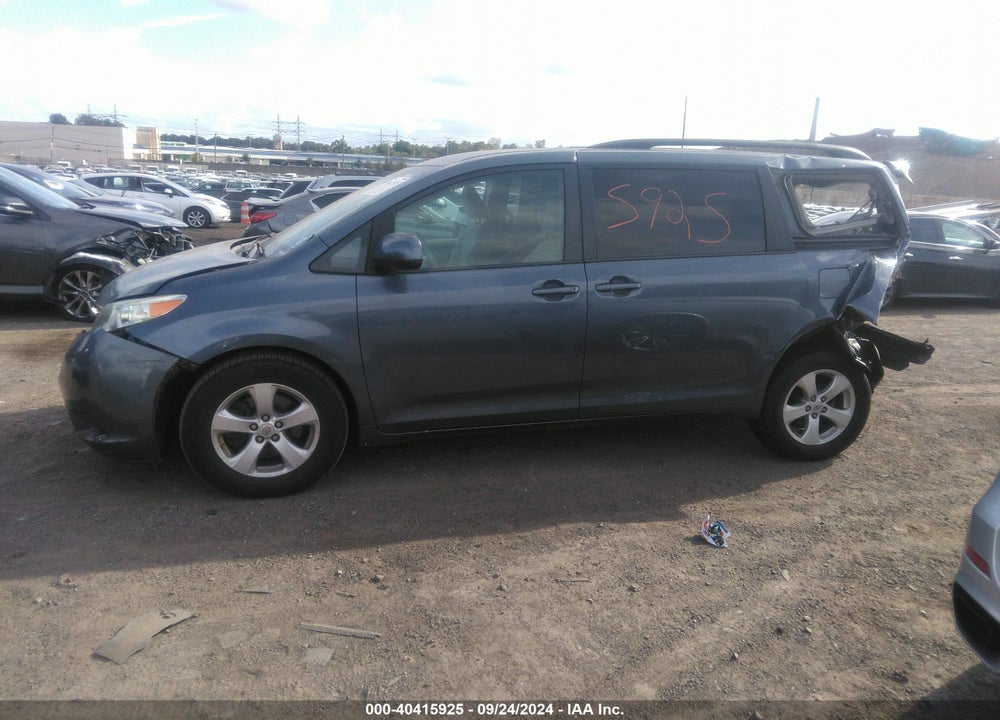 2013 TOYOTA SIENNA LE V6 8 PASSENGER VIN: 5TDKK3DC4DS323737