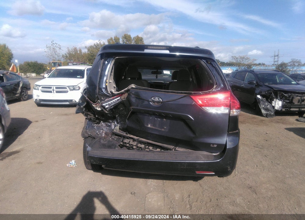 2013 TOYOTA SIENNA LE V6 8 PASSENGER VIN: 5TDKK3DC4DS323737