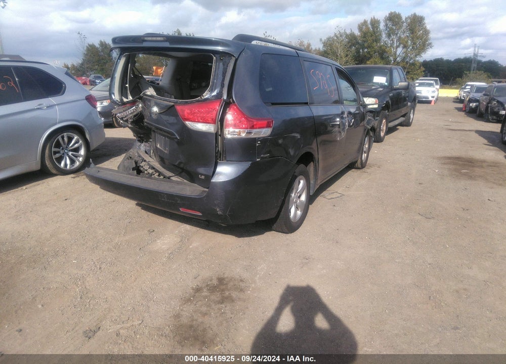 2013 TOYOTA SIENNA LE V6 8 PASSENGER VIN: 5TDKK3DC4DS323737