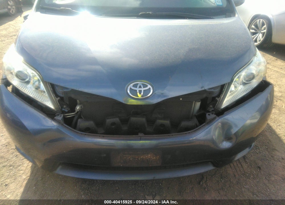 2013 TOYOTA SIENNA LE V6 8 PASSENGER VIN: 5TDKK3DC4DS323737