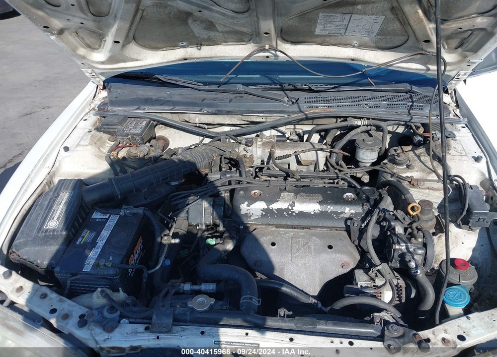 1994 HONDA ACCORD DX VIN: 1HGCD5625RA010670