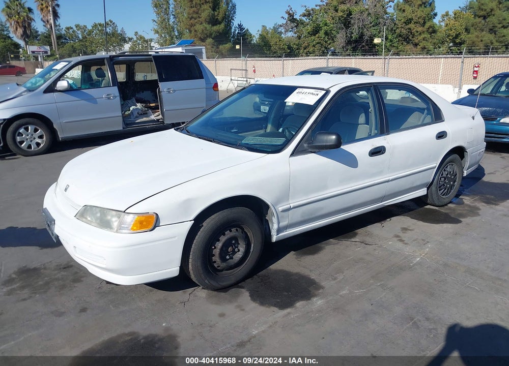 1994 HONDA ACCORD DX VIN: 1HGCD5625RA010670