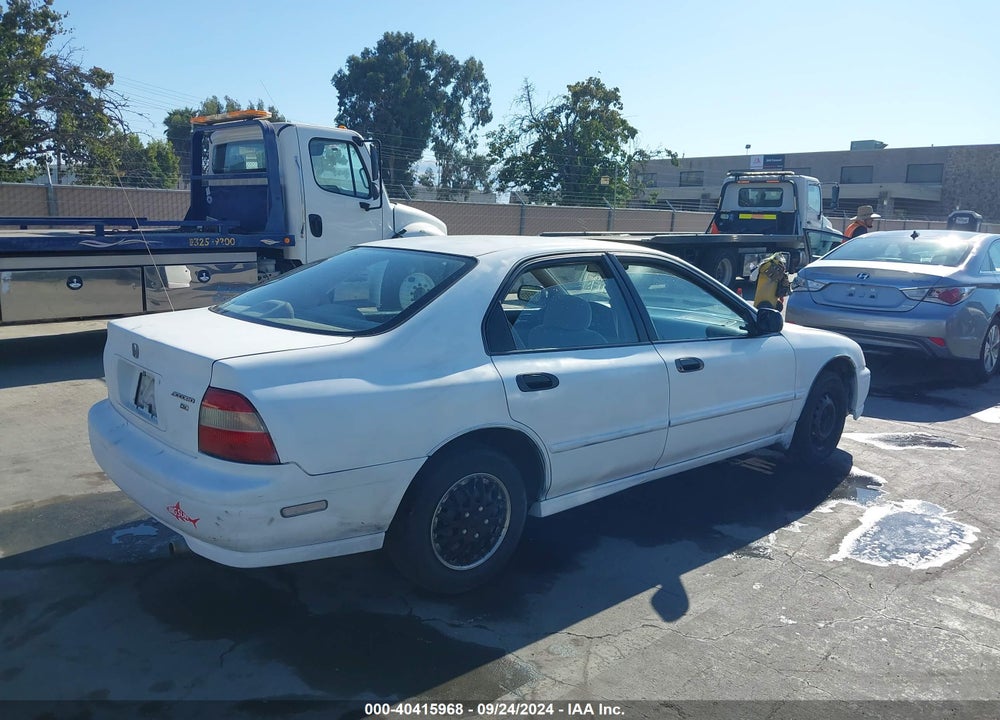 1994 HONDA ACCORD DX VIN: 1HGCD5625RA010670