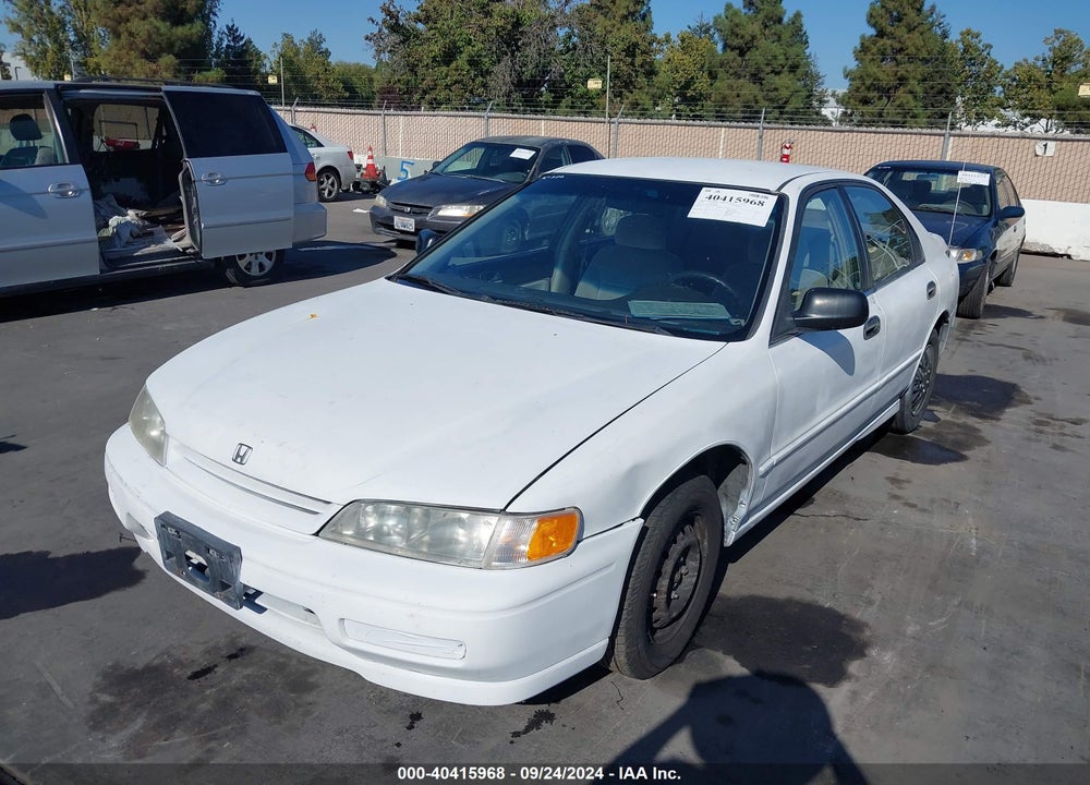 1994 HONDA ACCORD DX VIN: 1HGCD5625RA010670