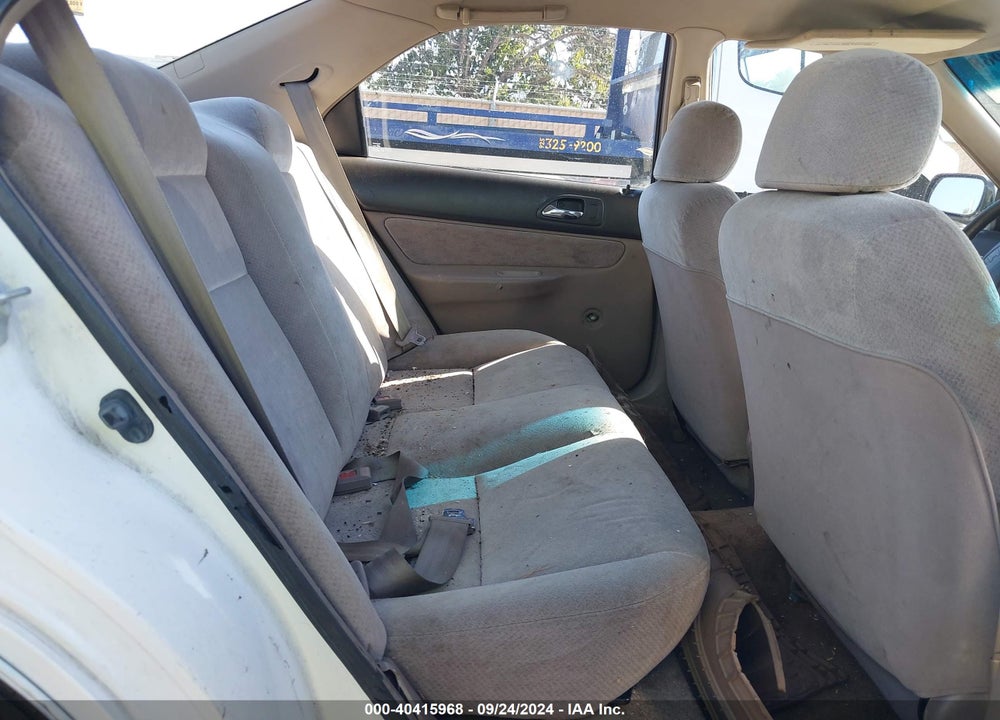 1994 HONDA ACCORD DX VIN: 1HGCD5625RA010670