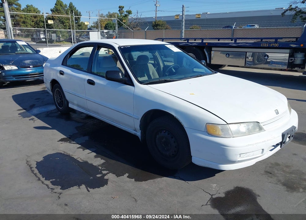 1994 HONDA ACCORD DX VIN: 1HGCD5625RA010670