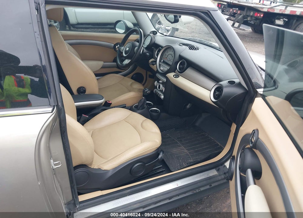 2010 MINI COOPER S CLUBMAN VIN: WMWMM3C57ATZ32935