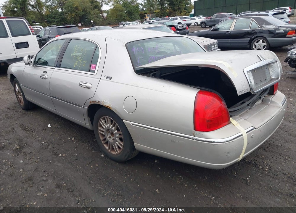 2009 LINCOLN TOWN CAR SIGNATURE LIMITED VIN: 2LNHM82V69X604998