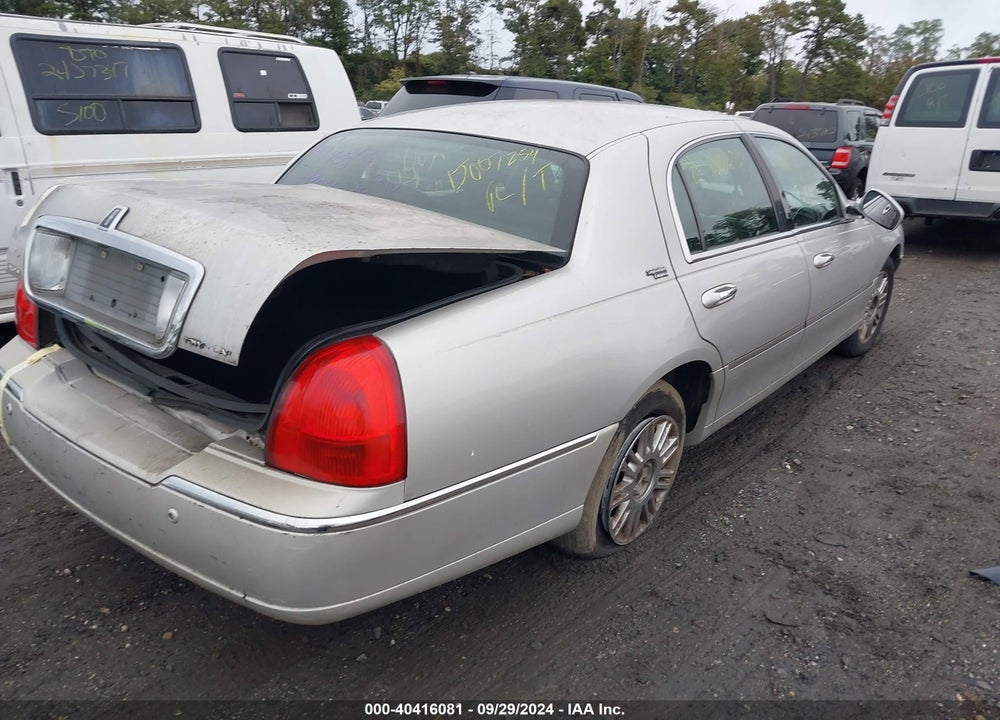 2009 LINCOLN TOWN CAR SIGNATURE LIMITED VIN: 2LNHM82V69X604998