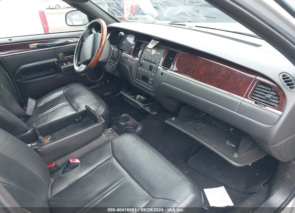 2009 LINCOLN TOWN CAR SIGNATURE LIMITED VIN: 2LNHM82V69X604998