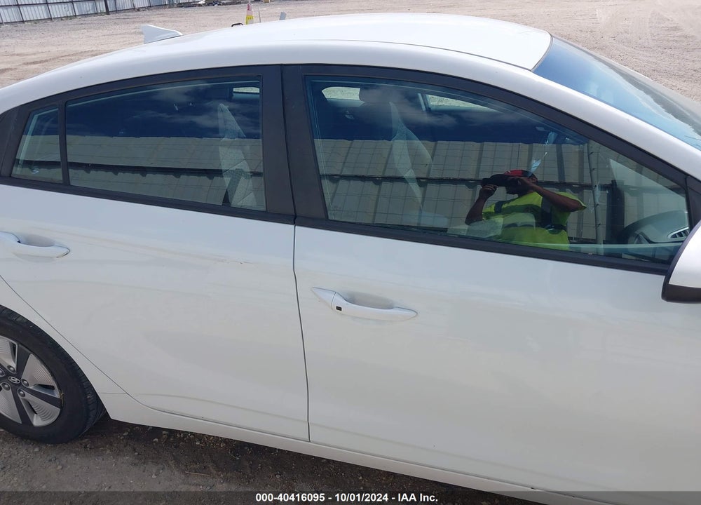 2018 HYUNDAI IONIQ HYBRID BLUE VIN: KMHC65LC8JU076909