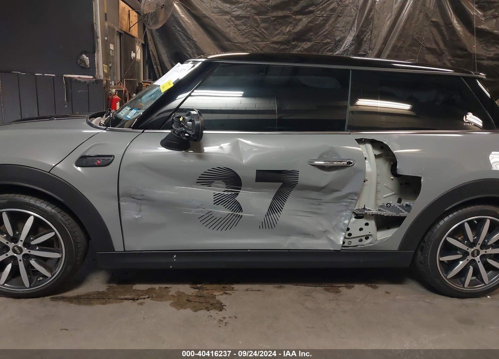 2021 MINI HARDTOP COOPER S VIN: WMWXR5C06M2P01775