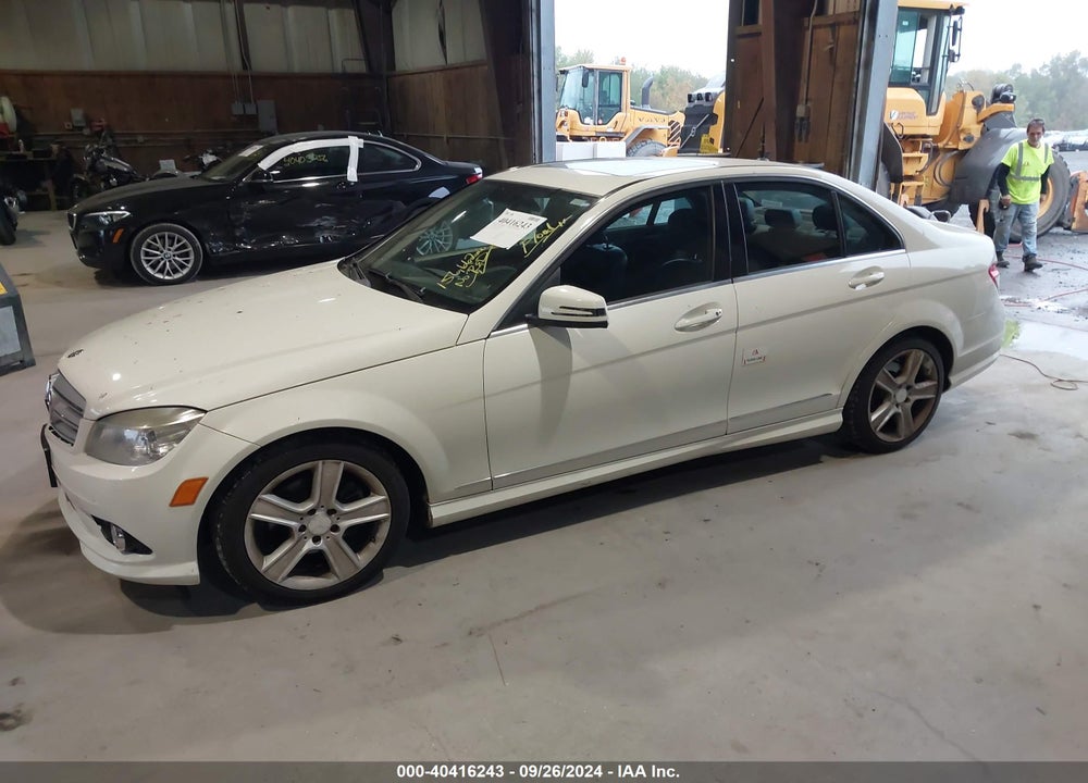 2010 MERCEDES-BENZ C 300 LUXURY/SPORT VIN: WDDGF5EB4AR092415