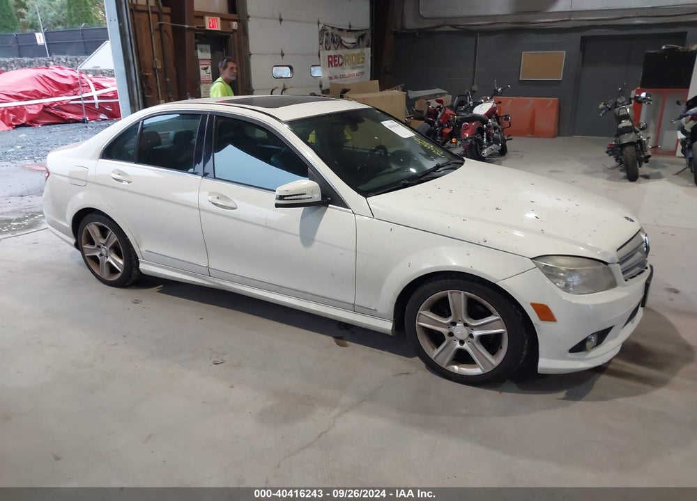 2010 MERCEDES-BENZ C 300 LUXURY/SPORT VIN: WDDGF5EB4AR092415