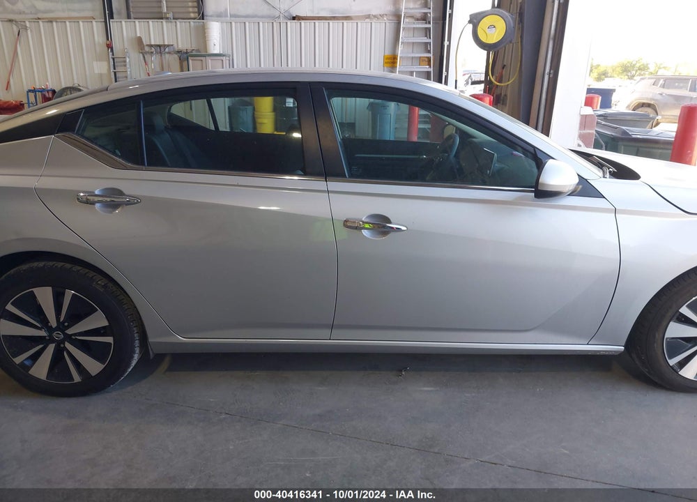 2022 NISSAN ALTIMA SV FWD VIN: 1N4BL4DVXNN318673