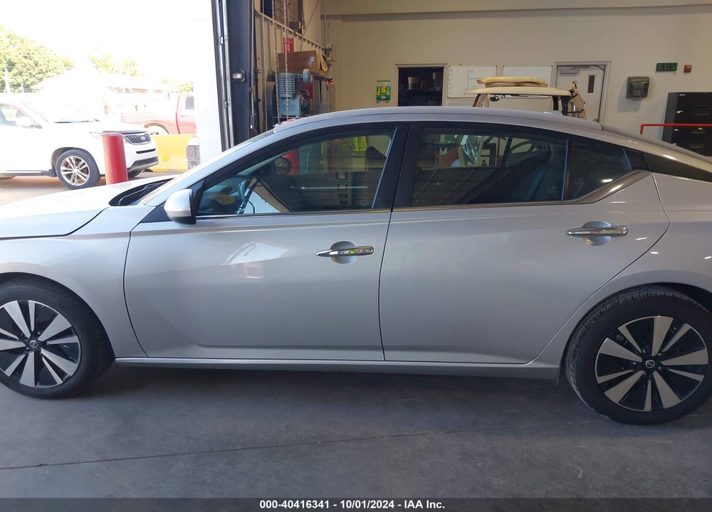 2022 NISSAN ALTIMA SV FWD VIN: 1N4BL4DVXNN318673
